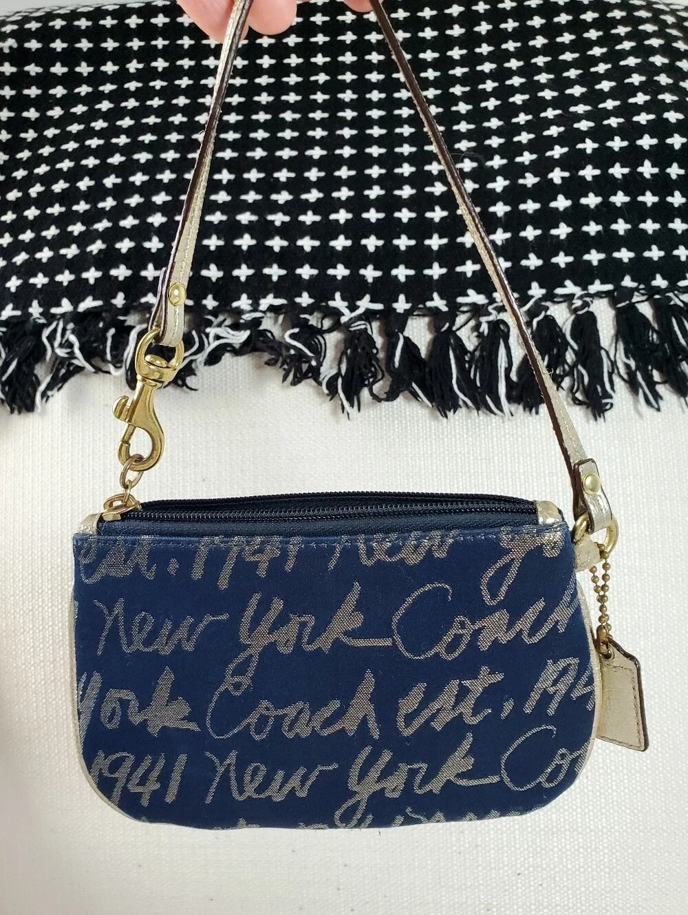 COACH Poppy New York 1941 Script Wristlet Navy Blue Heart Limited Edition